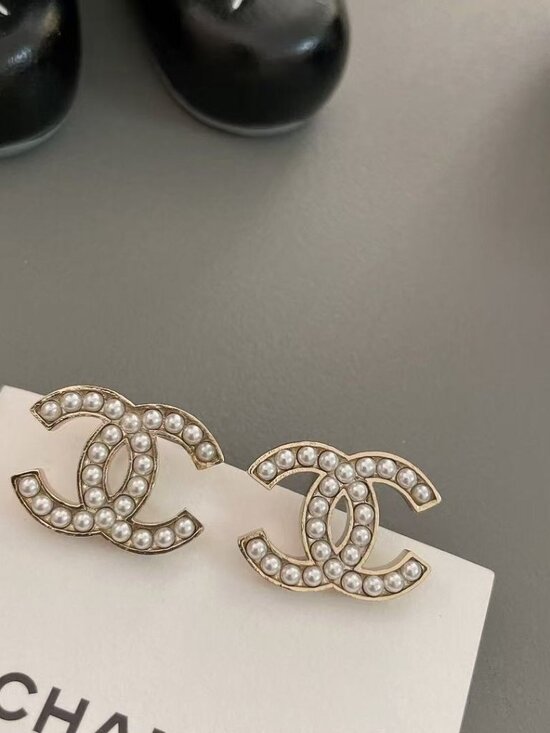 Chanel Earrings🌸🌸No Scratches, Perfect Condition